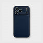 Funda para iPhone Roma de Maison Caviar en color azul marino con acabado elegante y detalles en tonos eticolor.